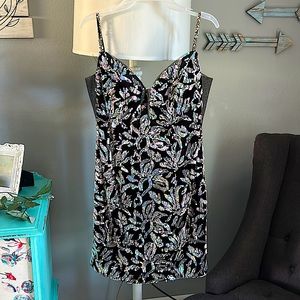 It is a JVN by Jovan it is a size 12! Very well kept. Mold to your body.
